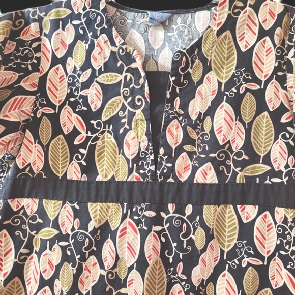 Scrub top,  White Swan, size large - Picture 3 of 4